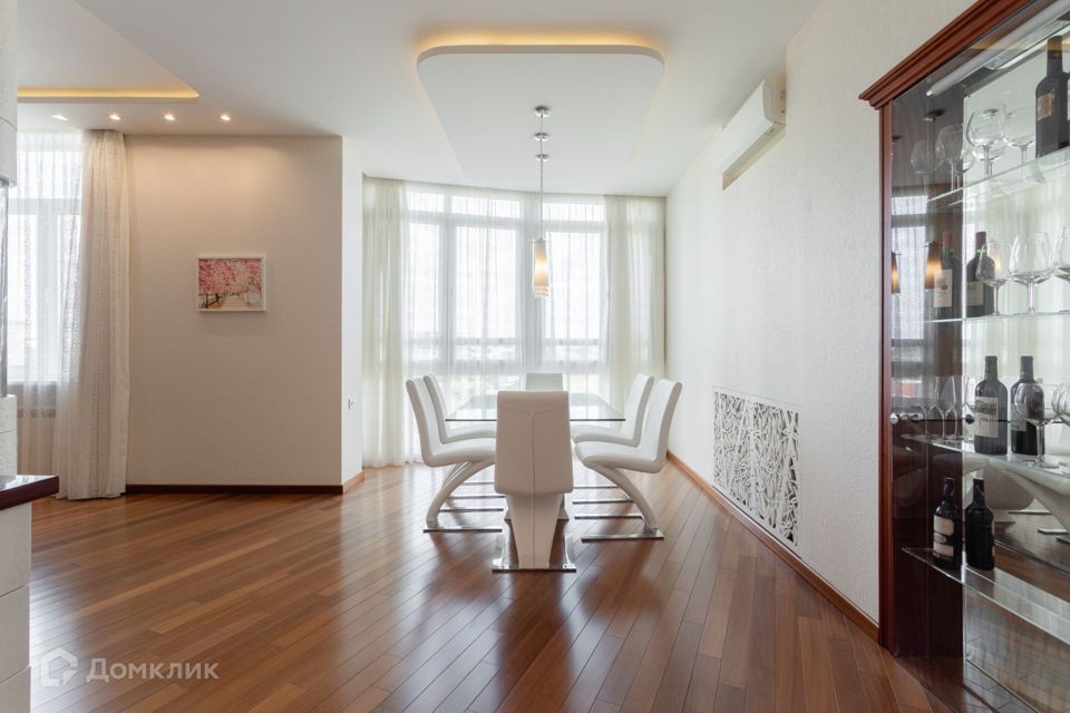 Продаётся 3-комнатная квартира, 114.3 м²