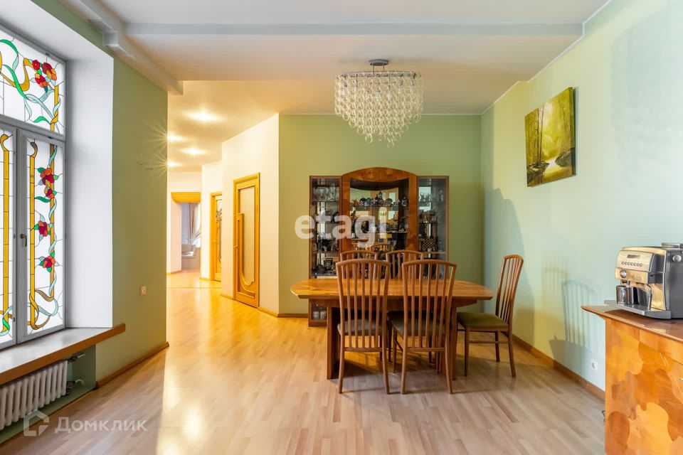 Продаётся 6-комнатная квартира, 210.1 м²