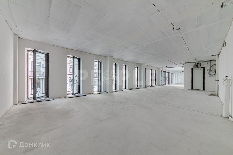 Продаётся 5-комнатная квартира, 178 м²