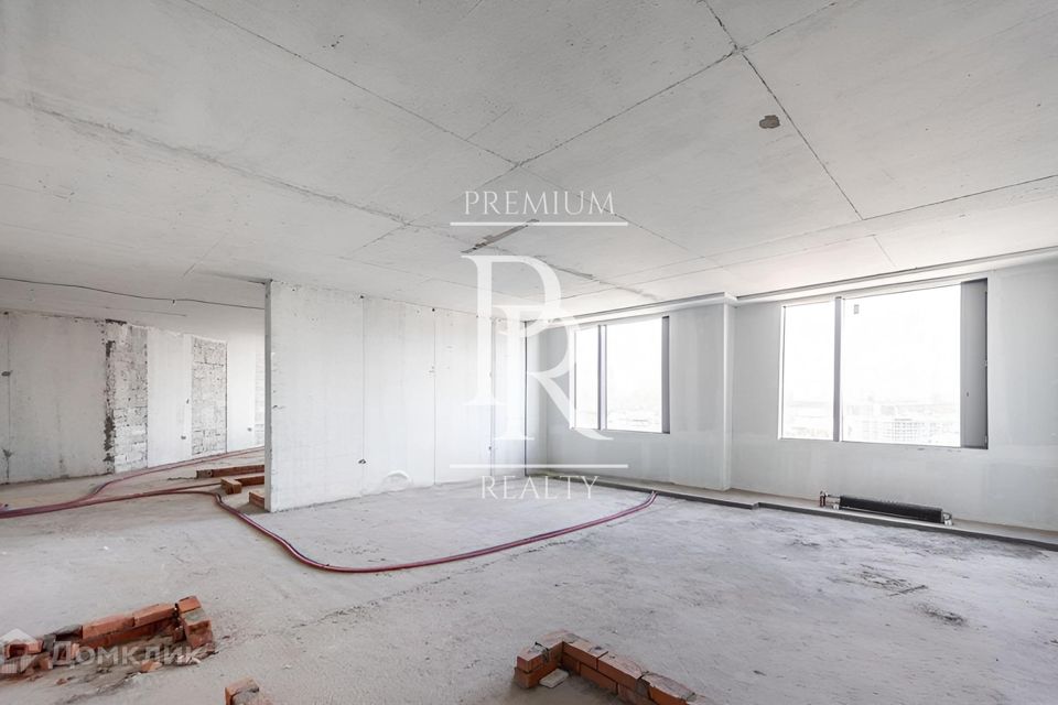 Продаётся 4-комнатная квартира, 150 м²