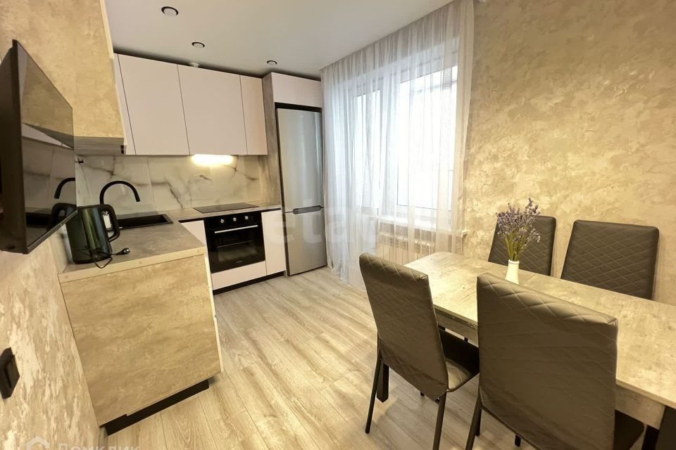 Сдаётся 2-комнатная квартира, 65 м²