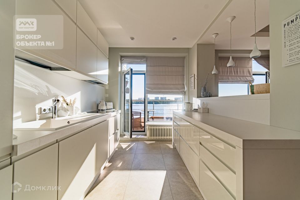 Сдаётся 3-комнатная квартира, 145 м²