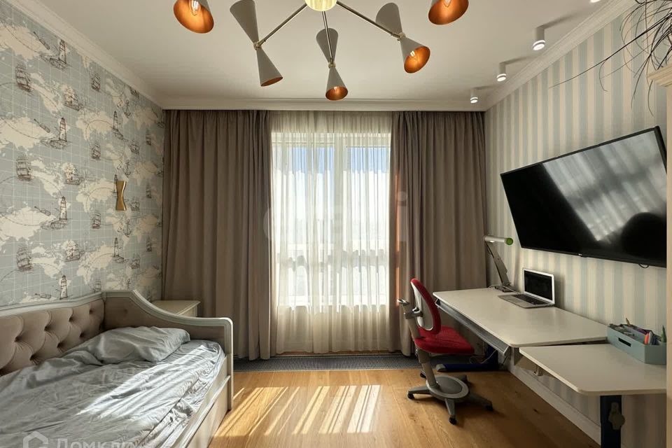 Продаётся 4-комнатная квартира, 115 м²