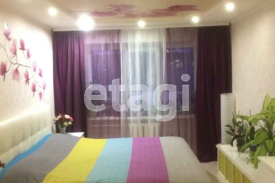 Продаётся комната в 5-комн. квартире, 93.5 м²