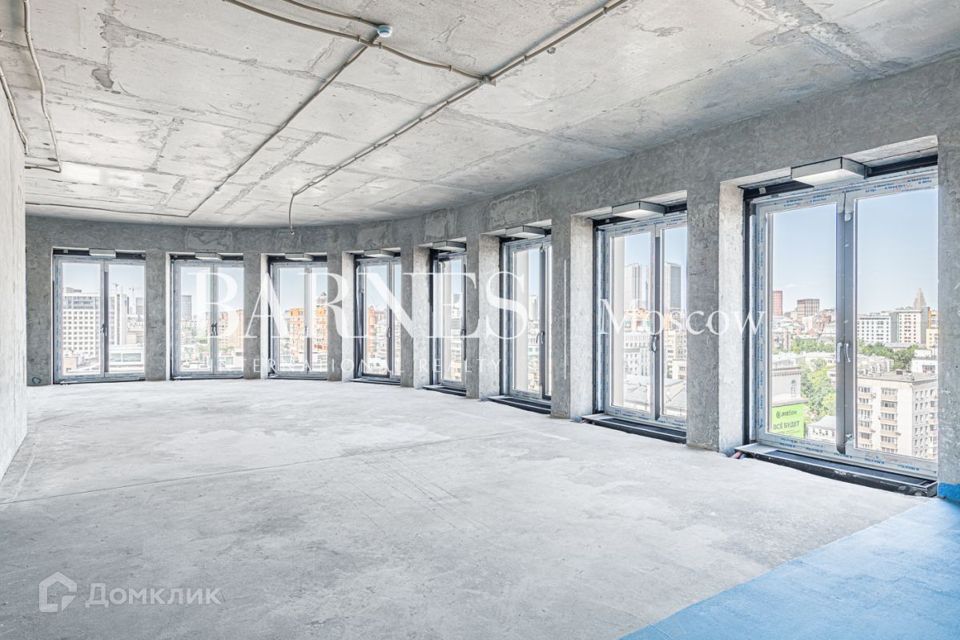 Продаётся 5-комнатная квартира, 216 м²