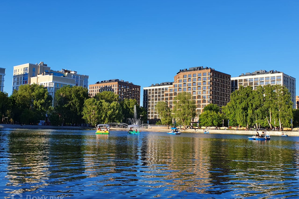 Продаётся 3-комнатная квартира, 121.5 м²