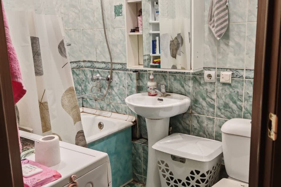Продаётся 1-комнатная квартира, 42 м²