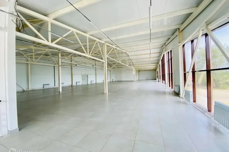 Сдаётся торговое помещение, 1040 м²