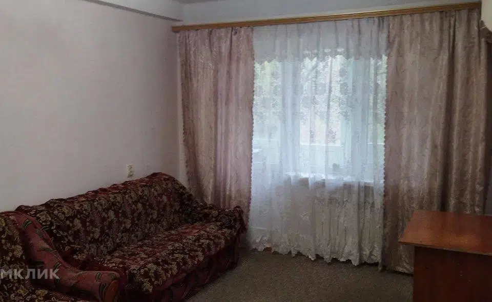 Продаётся 3-комнатная квартира, 48.8 м²