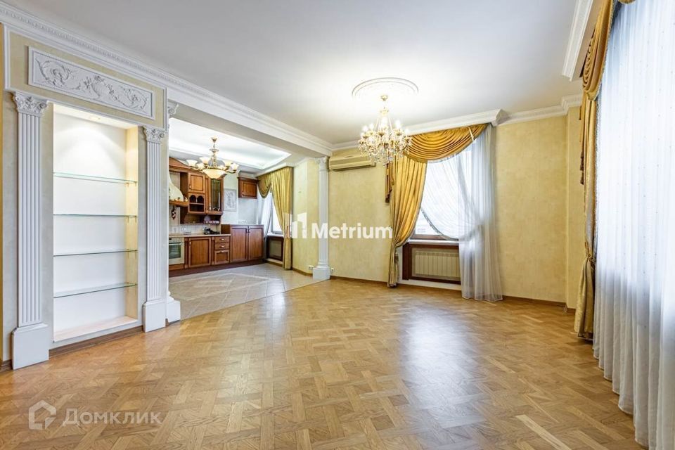Продаётся 3-комнатная квартира, 130 м²