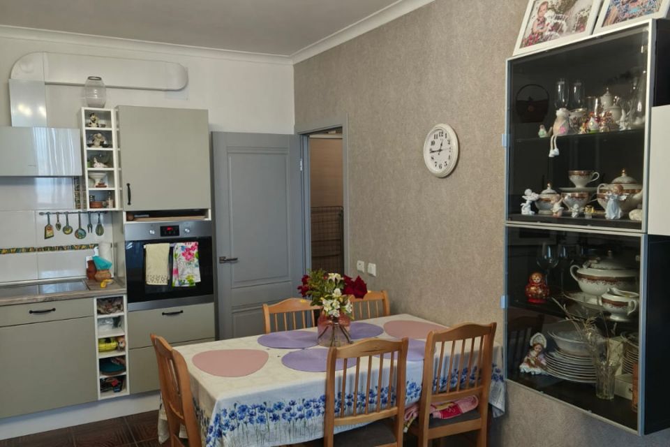 Продаётся 1-комнатная квартира, 53.8 м²