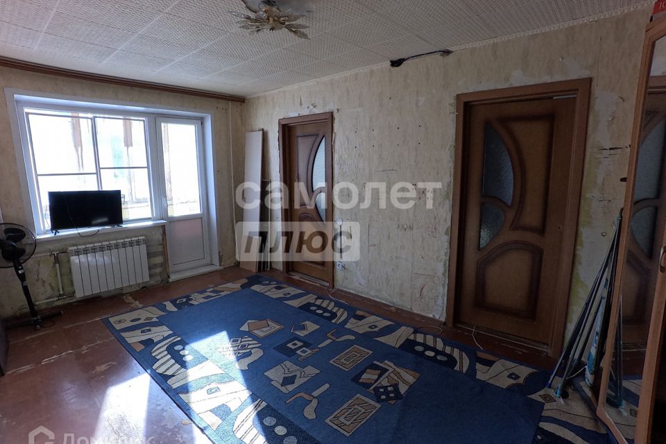 Продаётся 4-комнатная квартира, 61.1 м²