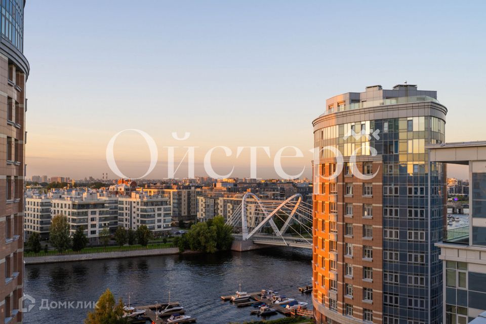 Продаётся 4-комнатная квартира, 141.9 м²