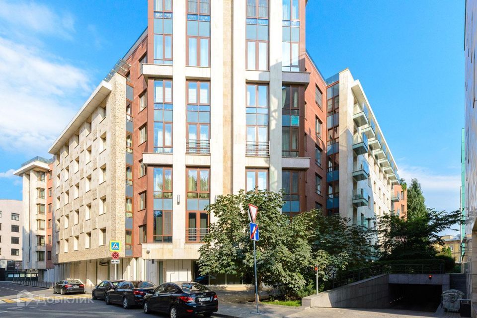 Продаётся 4-комнатная квартира, 180 м²
