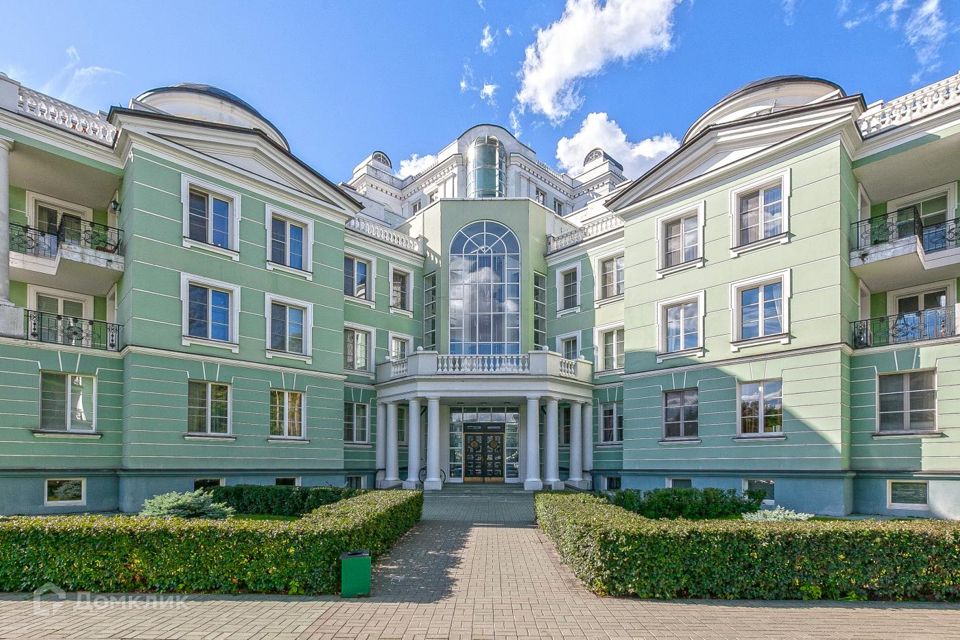 Продаётся 4-комнатная квартира, 194.1 м²