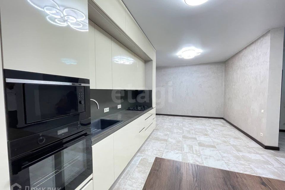 Продаётся 4-комнатная квартира, 133.6 м²