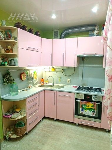 Продаётся 4-комнатная квартира, 61.6 м²