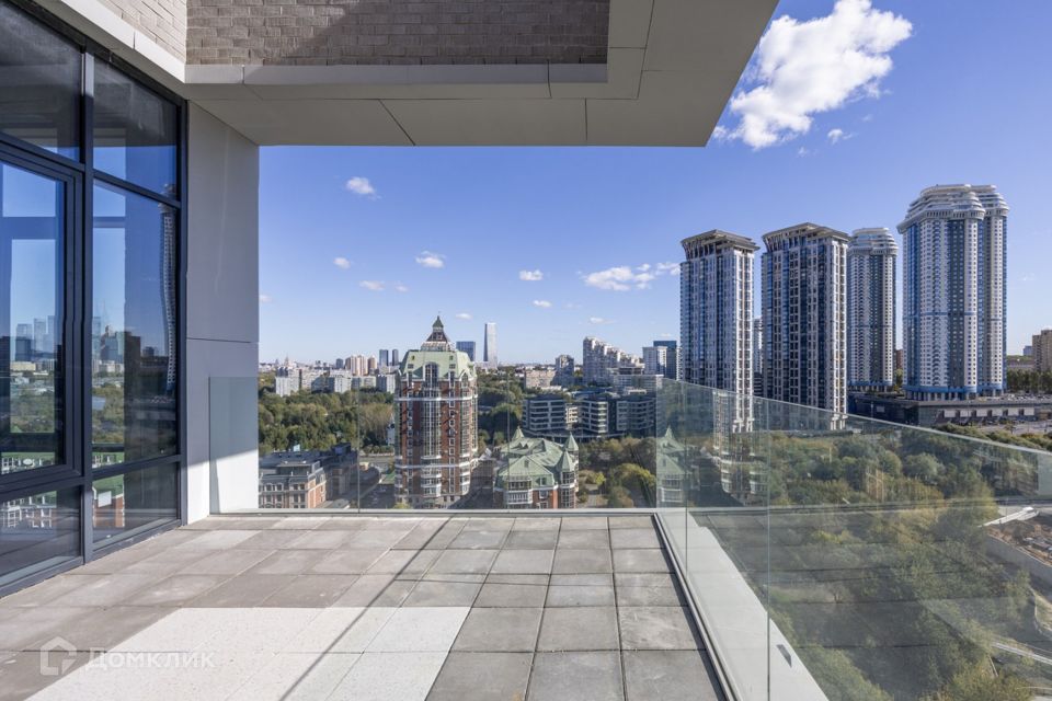 Продаётся 5-комнатная квартира, 205 м²