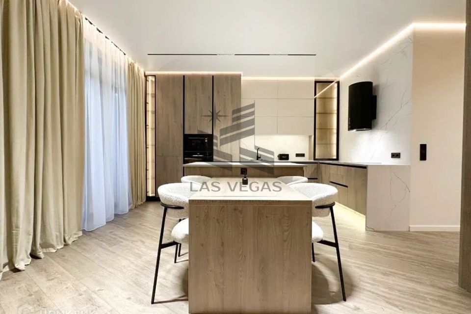 Сдаётся 2-комнатная квартира, 83 м²