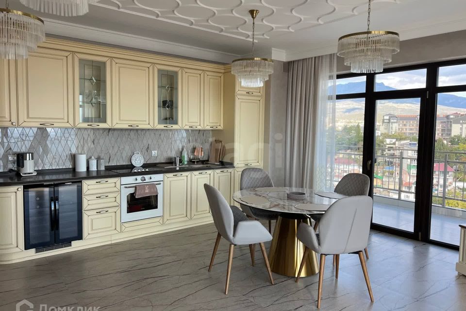 Продаётся 2-комнатная квартира, 65.8 м²