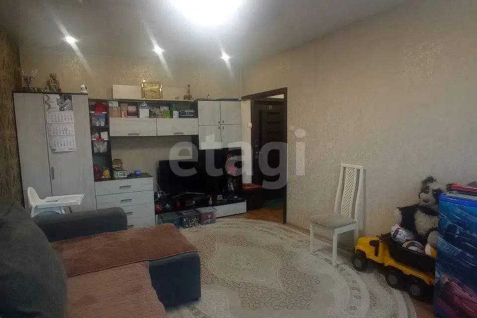 Продаётся 4-комнатная квартира, 71.1 м²