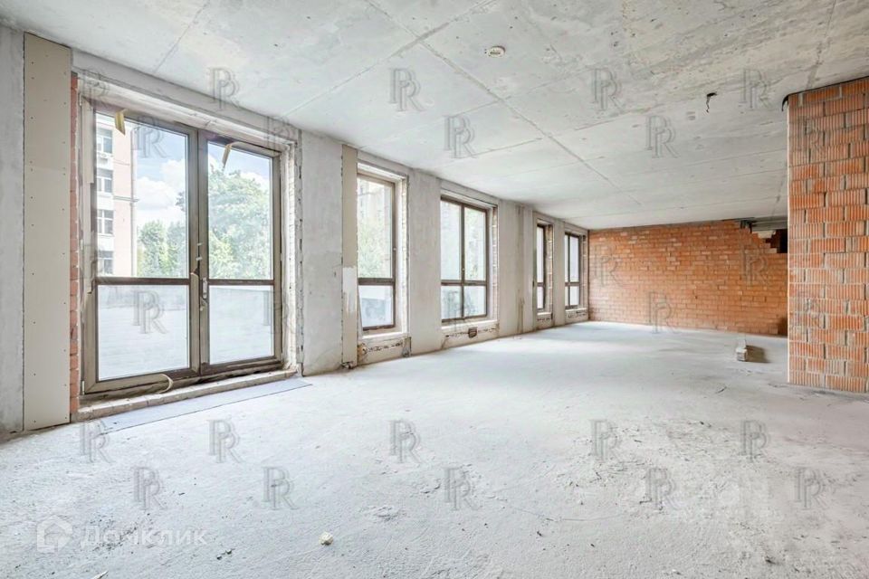 Продаётся 4-комнатная квартира, 252 м²