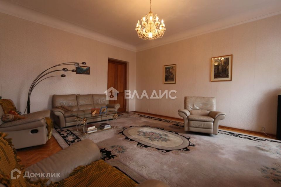 Продаётся 4-комнатная квартира, 131 м²