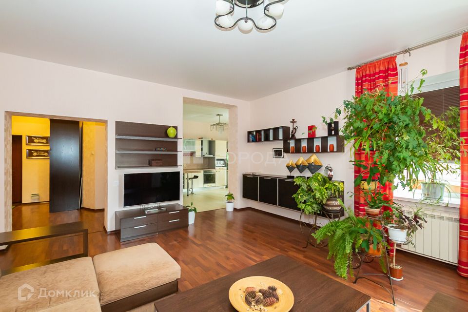 Сдаётся 4-комнатная квартира, 160 м²