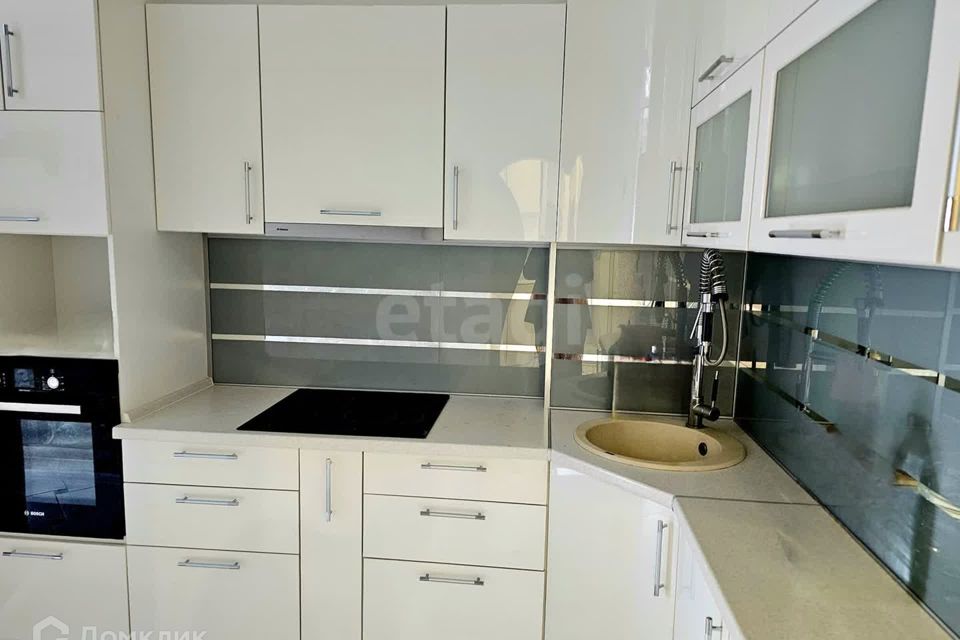 Продаётся 1-комнатная квартира, 42.8 м²