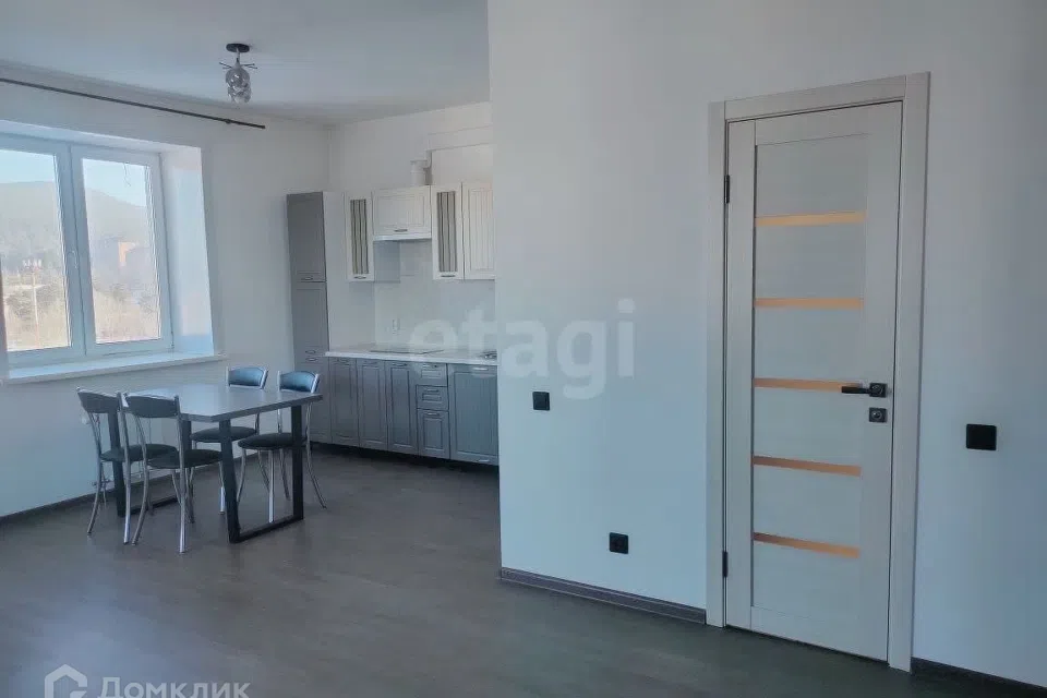 Сдаётся 2-комнатная квартира, 63.9 м²
