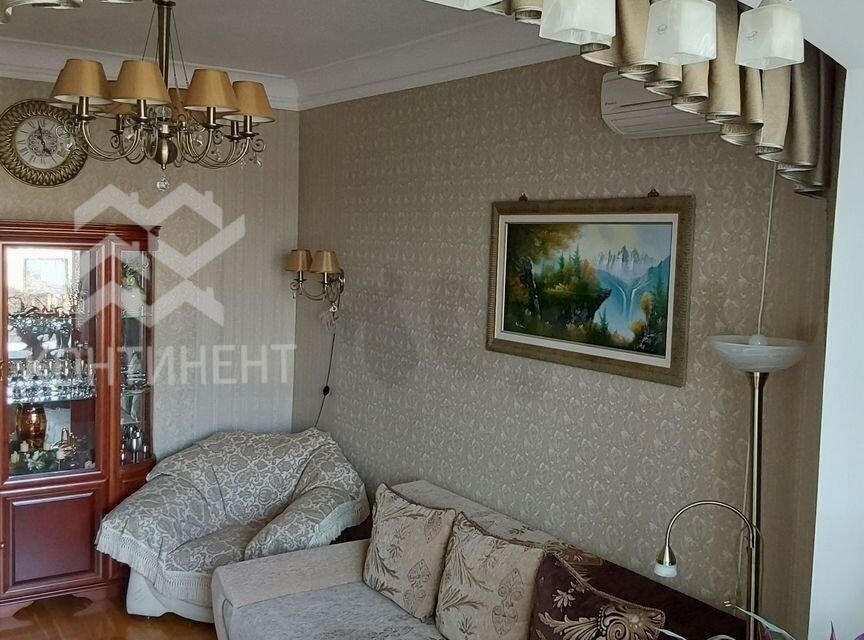 Продаётся 4-комнатная квартира, 145.5 м²