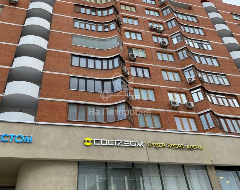 Продаётся 3-комнатная квартира, 171 м²
