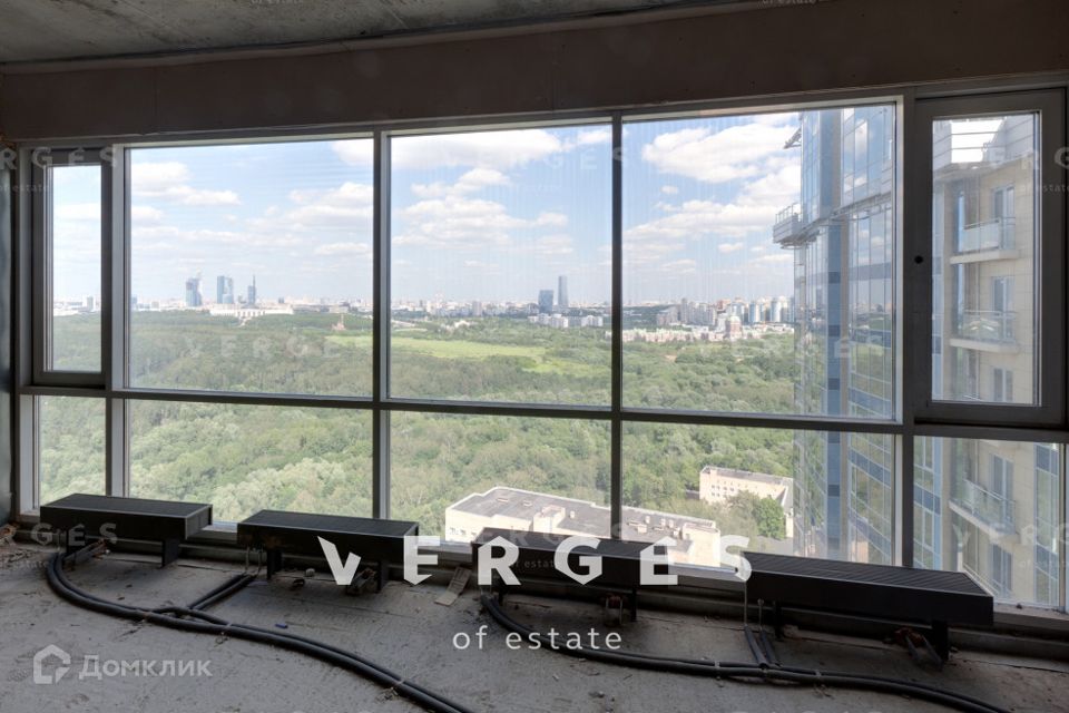Продаётся 3-комнатная квартира, 145 м²