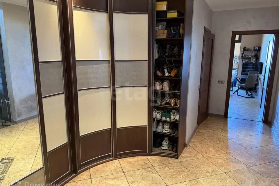 Продаётся 4-комнатная квартира, 170 м²