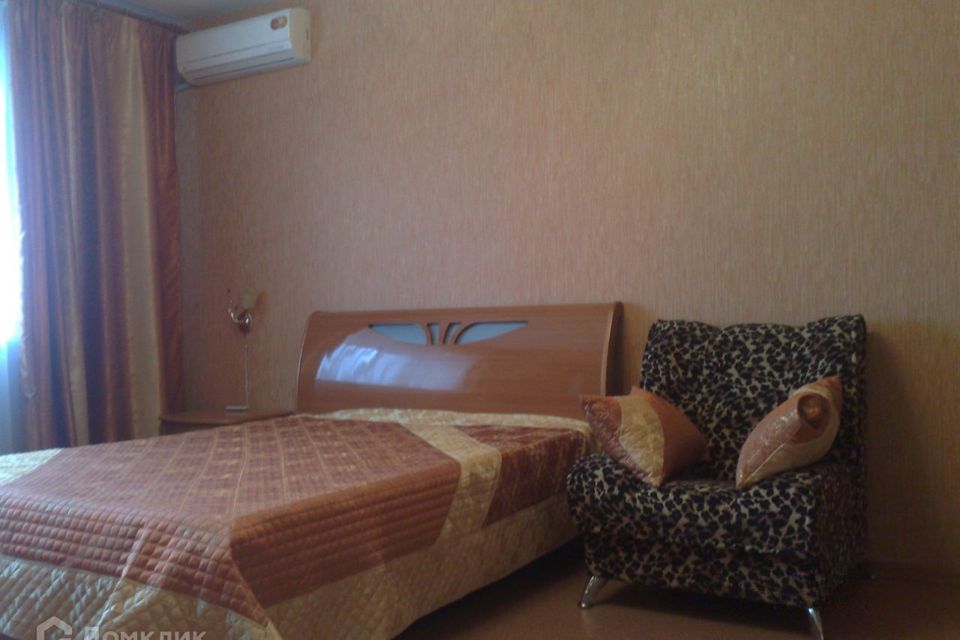 Сдаётся 1-комнатная квартира, 55 м²