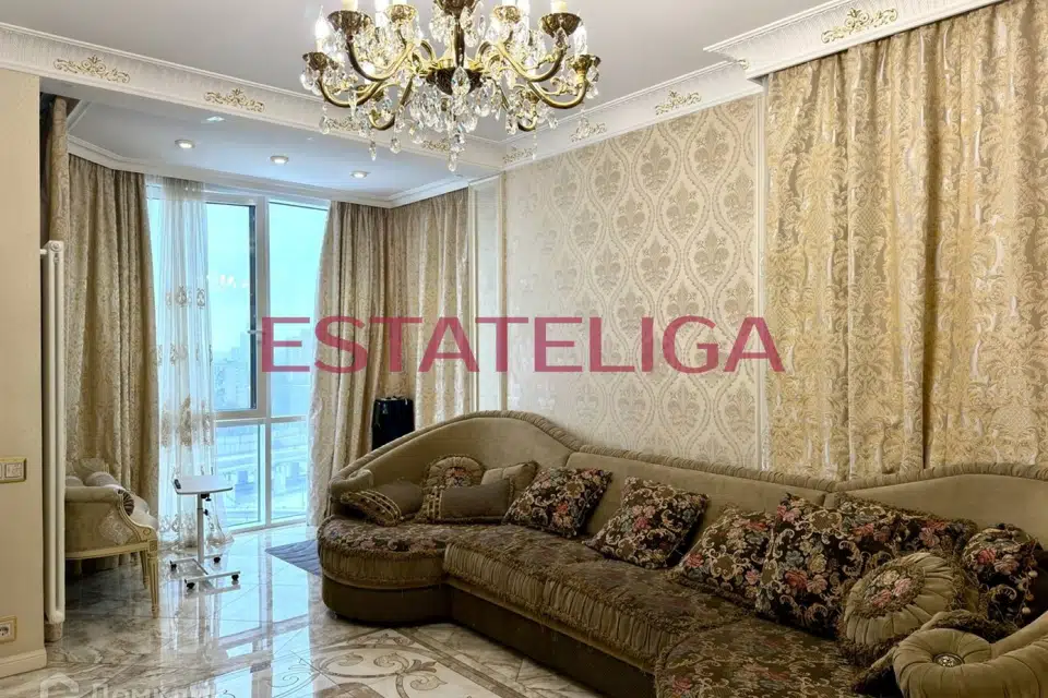 Продаётся 3-комнатная квартира, 105 м²
