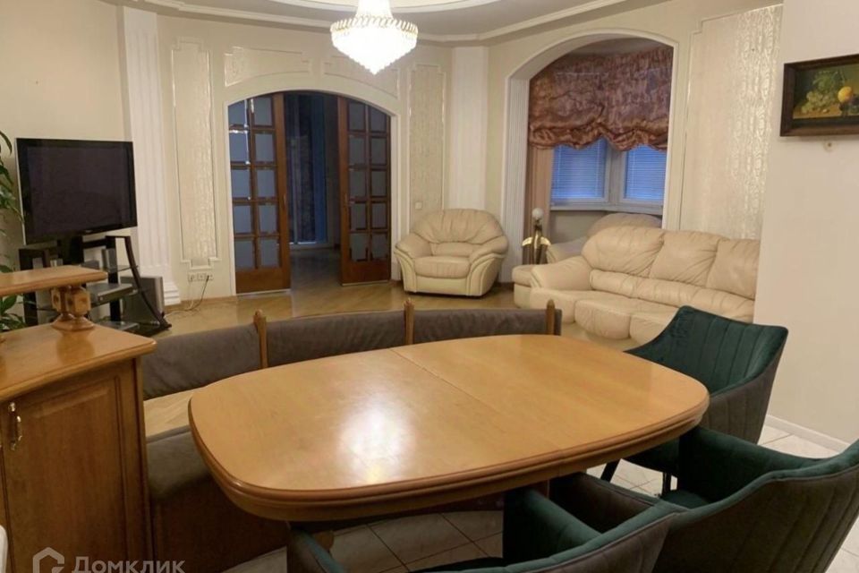 Продаётся 4-комнатная квартира, 130.1 м²