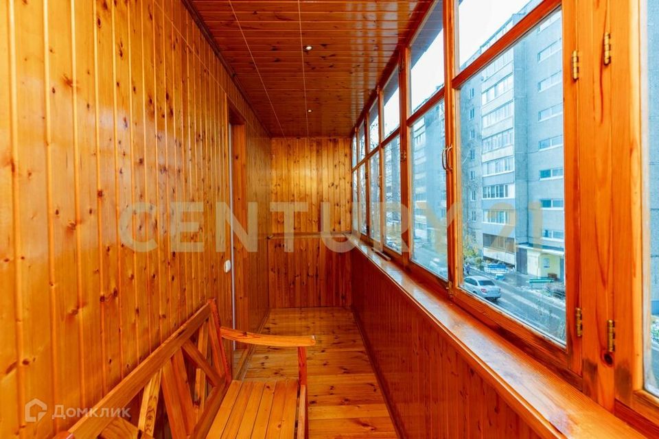 Продаётся 4-комнатная квартира, 70.4 м²