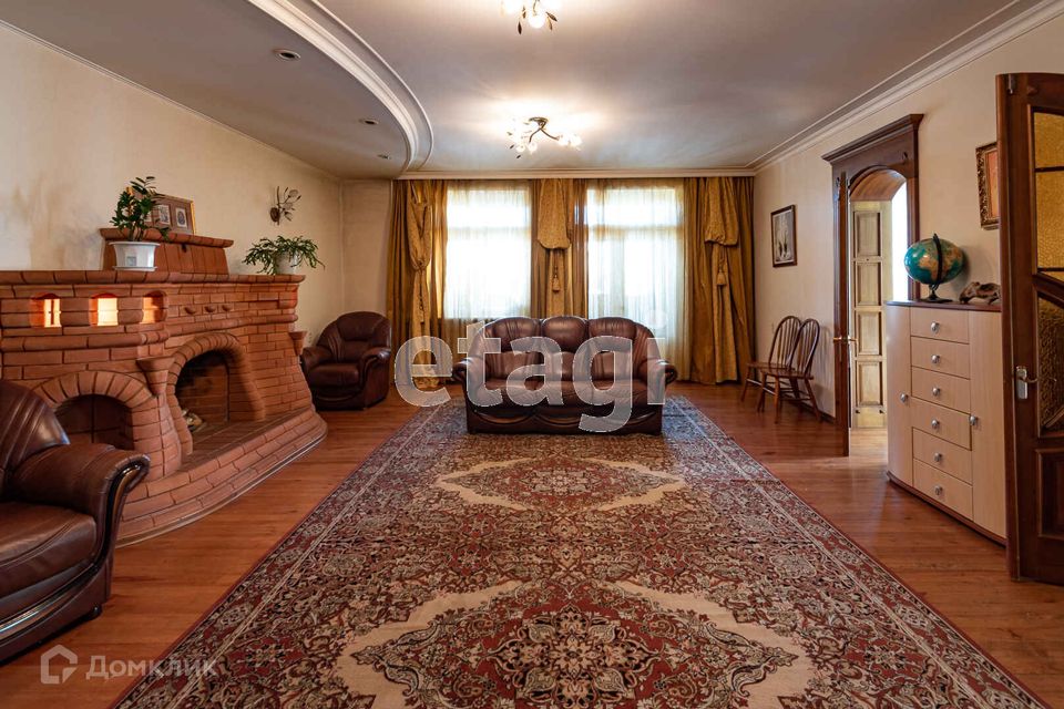Продаётся 4-комнатная квартира, 147 м²