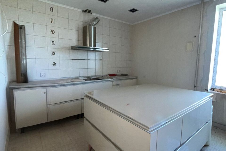Продаётся 3-комнатная квартира, 153.7 м²