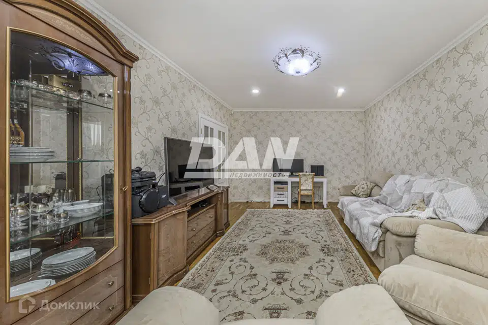 Продаётся 4-комнатная квартира, 147 м²