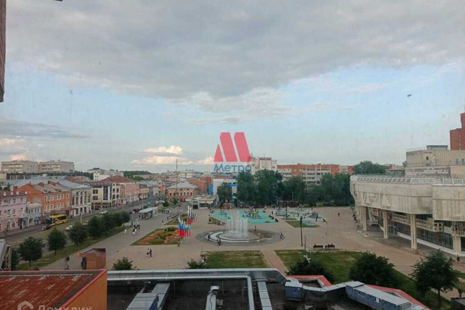 Продаётся 4-комнатная квартира, 110 м²