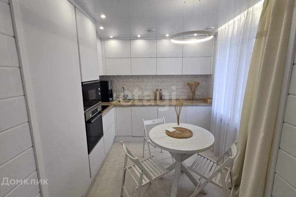 Продаётся 4-комнатная квартира, 82.3 м²