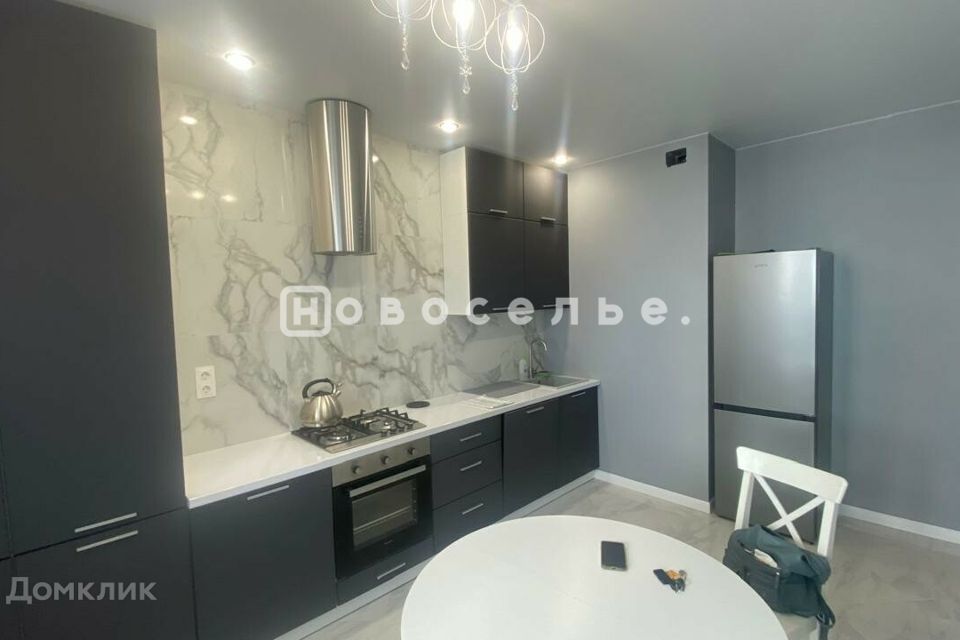 Продаётся 1-комнатная квартира, 42 м²