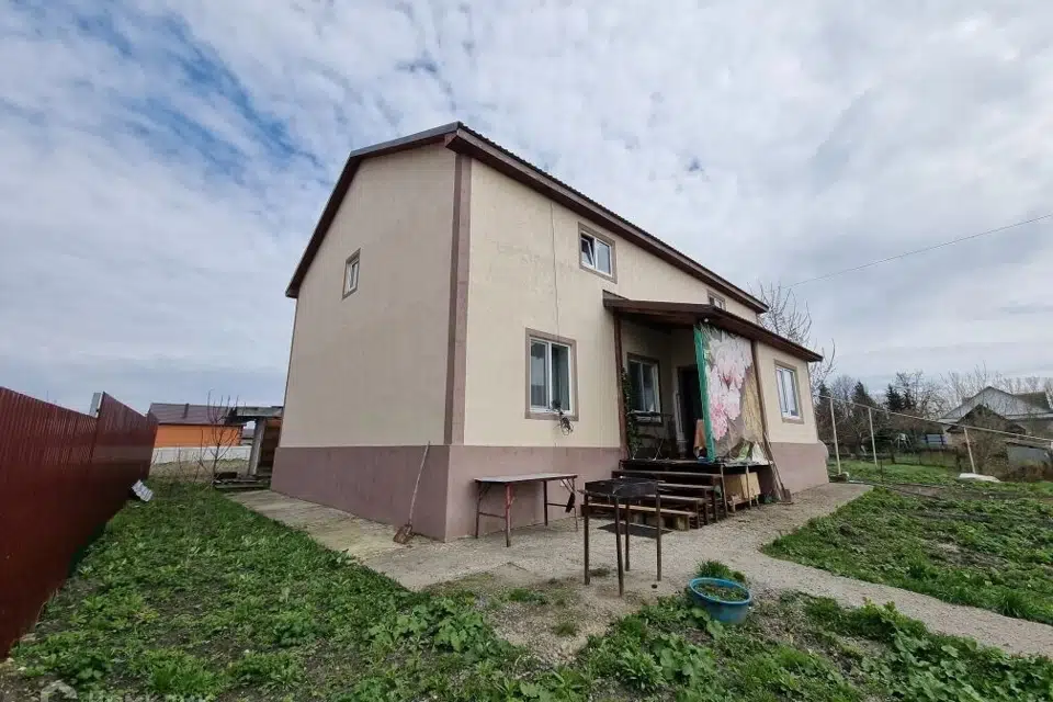 Продаётся 2-этажный дом, 213 м²