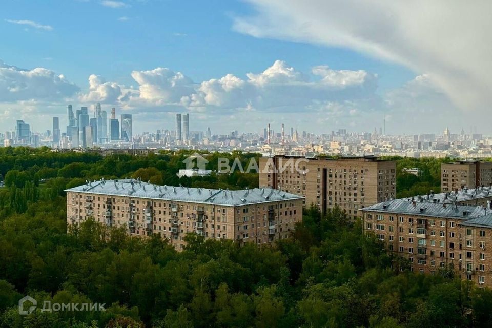 Продаётся 5-комнатная квартира, 340 м²