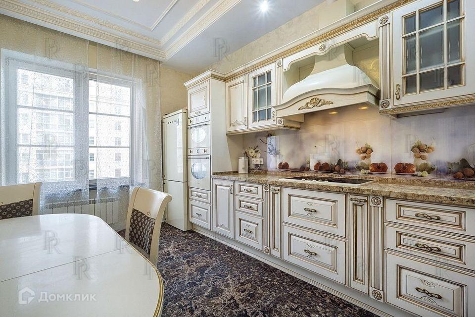 Продаётся 4-комнатная квартира, 112.7 м²