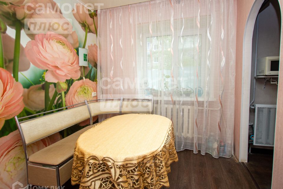Продаётся 4-комнатная квартира, 61.5 м²