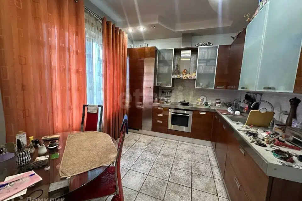 Продаётся 3-комнатная квартира, 103.3 м²