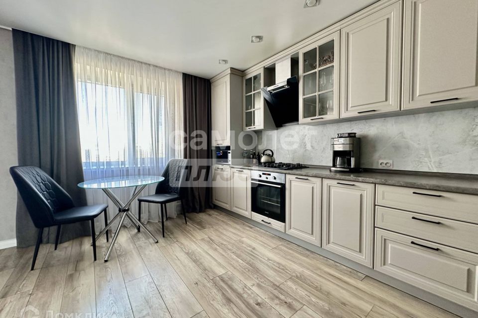 Продаётся 4-комнатная квартира, 106 м²